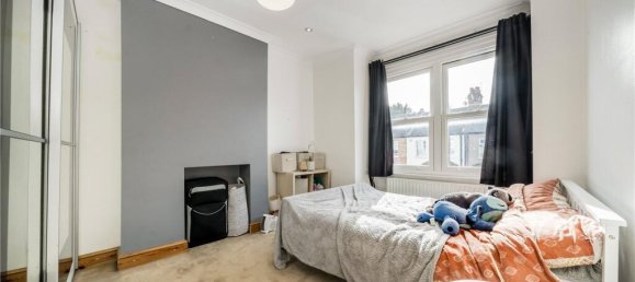 4 bedrooms Commercial property in London, United Kingdom No. 12915 8