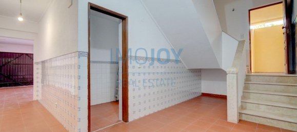 7 bedrooms House in Corroios, Portugal No. 137078 2