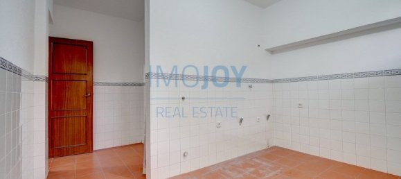 7 bedrooms House in Corroios, Portugal No. 137078 3