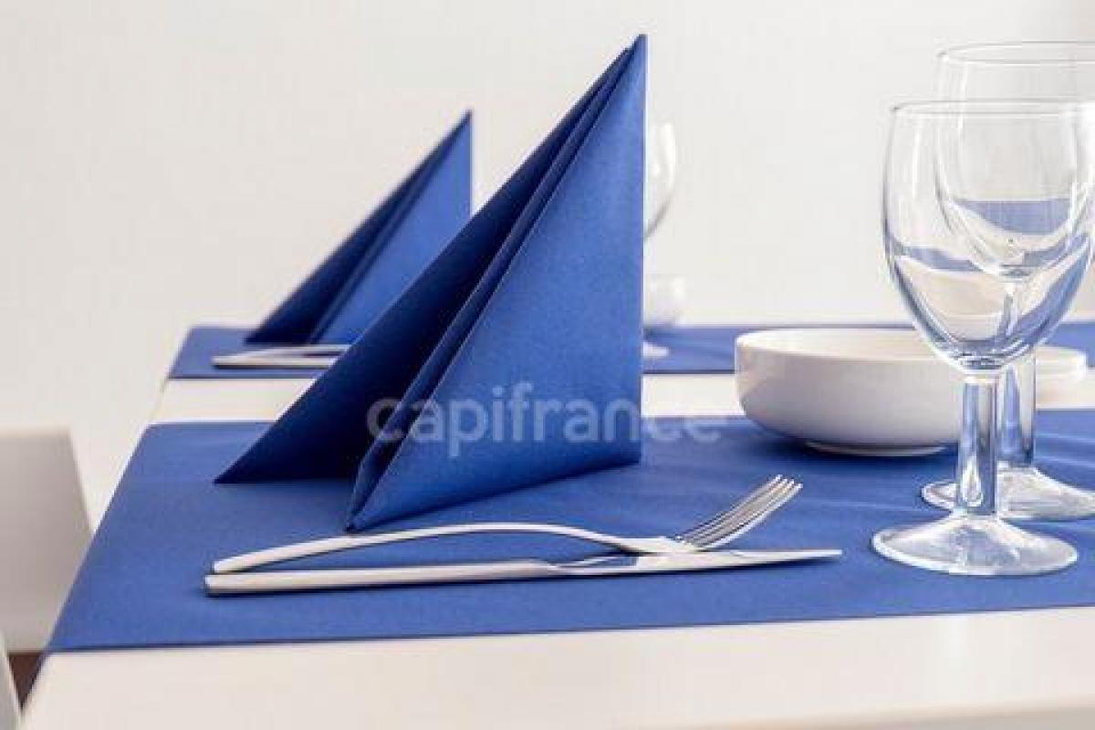  مكتب في Cavaillon, France 300متر مربع رقم 18123