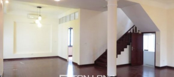 5 bedrooms Villa in Tay Ho, Vietnam No. 1938 9