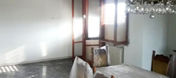 5 rooms House in Castelnovo di Sotto, Italy No. 102477 6