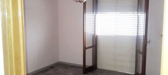 5 rooms House in Castelnovo di Sotto, Italy No. 102477 10