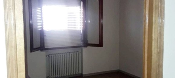 5 rooms House in Castelnovo di Sotto, Italy No. 102477 9