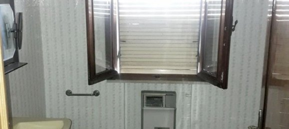 5 rooms House in Castelnovo di Sotto, Italy No. 102477 12