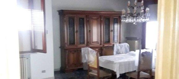 5 rooms House in Castelnovo di Sotto, Italy No. 102477 7