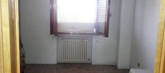 5 rooms House in Castelnovo di Sotto, Italy No. 102477 8