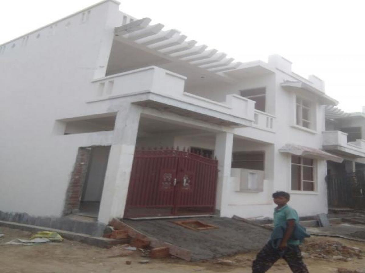 2 bedrooms House in Lucknow, India No. 3244
