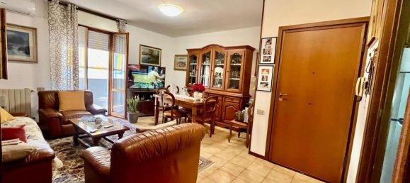 4 bedrooms Apartment in Follonica, Italy No. 358095 3