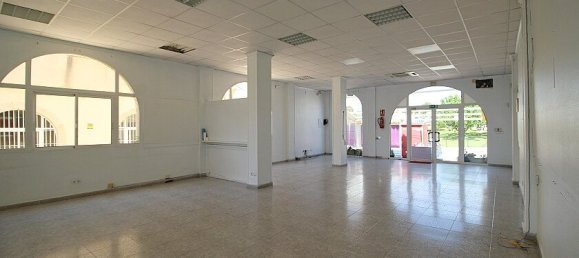 300m² Commercial property in La Zenia, Spain No. 14448 5