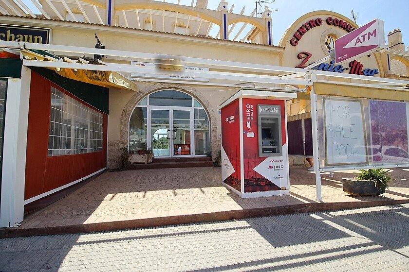 300m² Commercial property in La Zenia, Spain No. 14448