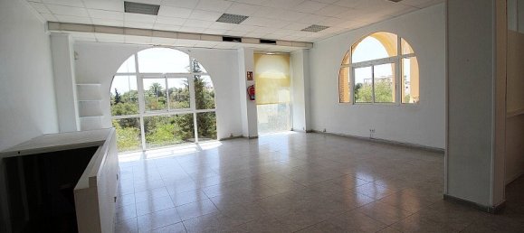 300m² Commercial property in La Zenia, Spain No. 14448 3