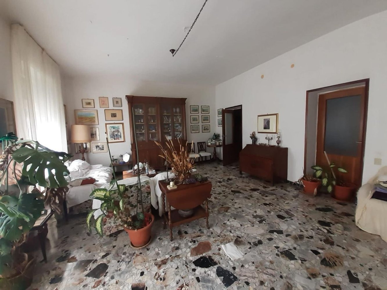9 bedrooms Apartment in Cagliari, Italy No. 400065