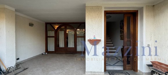 2 bedrooms Villa in Forte dei Marmi, Italy No. 352644 2