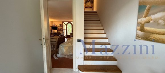 2 bedrooms Villa in Forte dei Marmi, Italy No. 352644 3