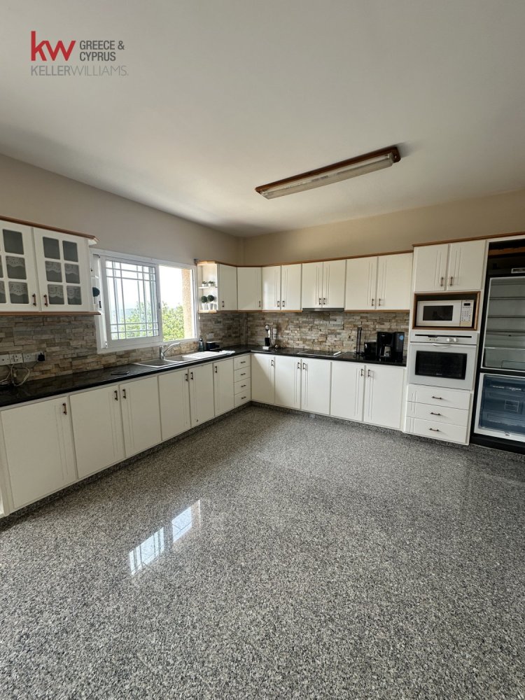 3 bedrooms Townhouse for rent in Limassol, Cyprus № 26496