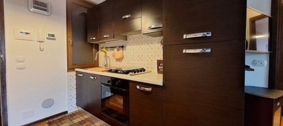 3-salle Appartement à Borno, Italy No. 25202 18