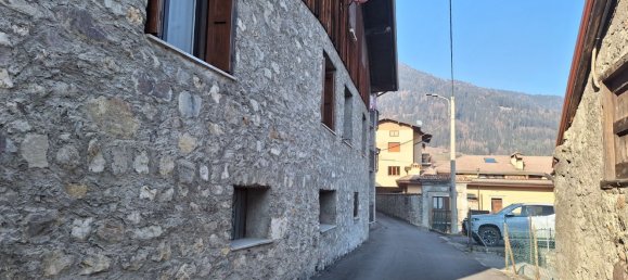 3-salle Appartement à Borno, Italy No. 25202 15