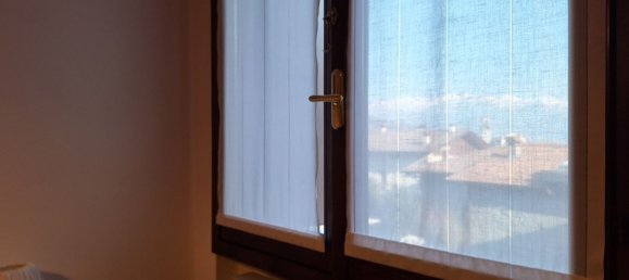 3-salle Appartement à Borno, Italy No. 25202 8