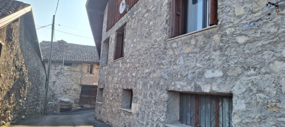 3-salle Appartement à Borno, Italy No. 25202 16