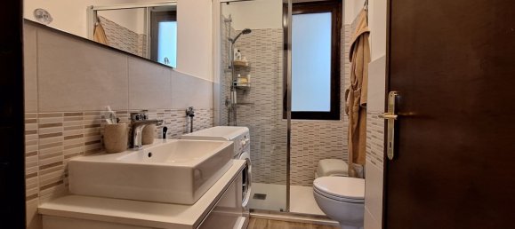 3-salle Appartement à Borno, Italy No. 25202 3