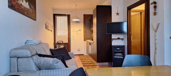 3-salle Appartement à Borno, Italy No. 25202 22