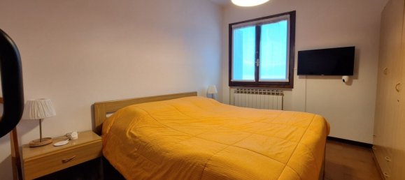 3-salle Appartement à Borno, Italy No. 25202 9