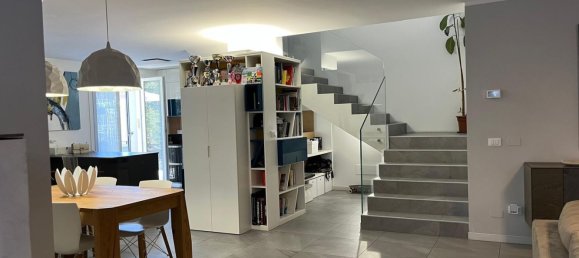 Duplex de 3 divisões em Limbiate, Italy N.º 334601 4