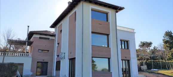 5 bedrooms Villa in Thermaic Gulf, Greece No. 5251 2