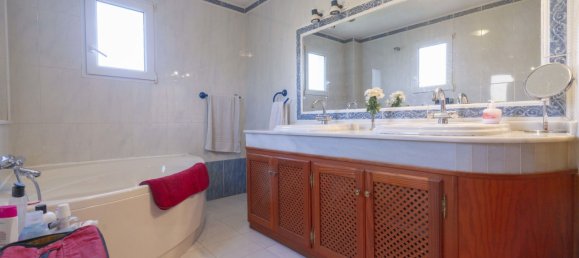 Villa de 4 dormitorios en Marbella, Spain No. 21393 8