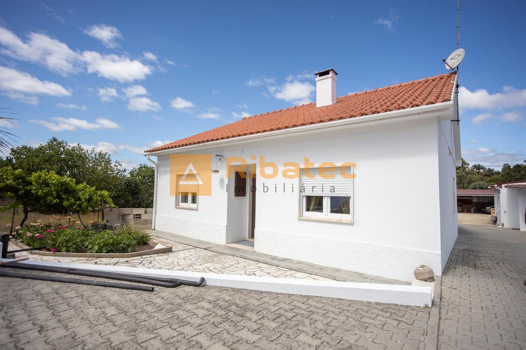 2 غرف نوم منزل في Coruche, Portugal رقم 228243