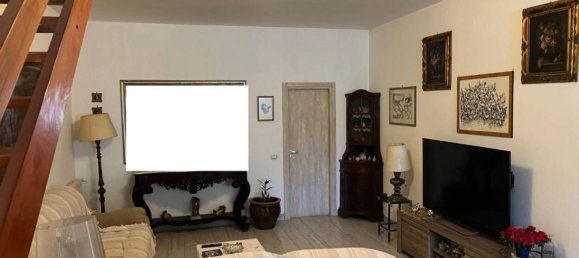 Casa de 5 habitaciónes en Pomezia, Italy No. 13078 4