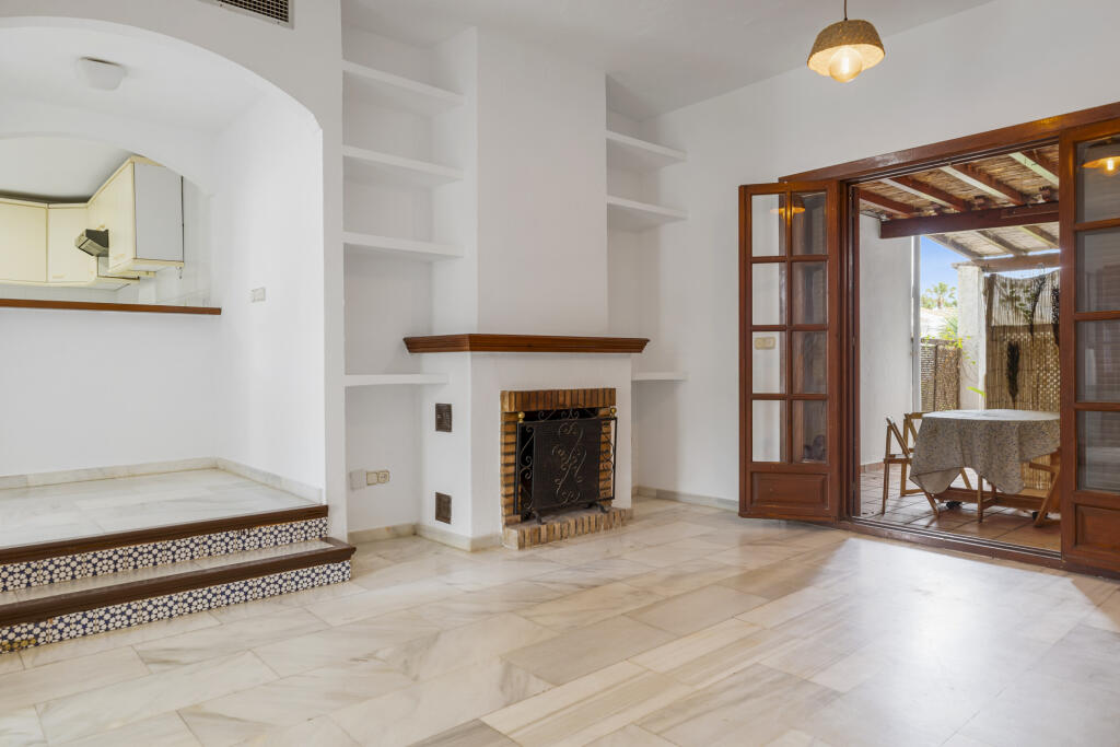 2 bedrooms Townhouse in Estepona, Spain No. 246119