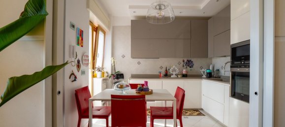 5 rooms Apartment in Naples, Italy No. 113142 17