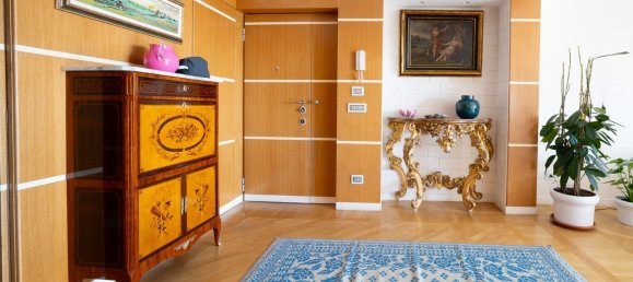 5 rooms Apartment in Naples, Italy No. 113142 9