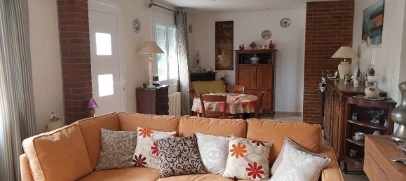 3 bedrooms House in Le Neubourg, France No. 358732 10