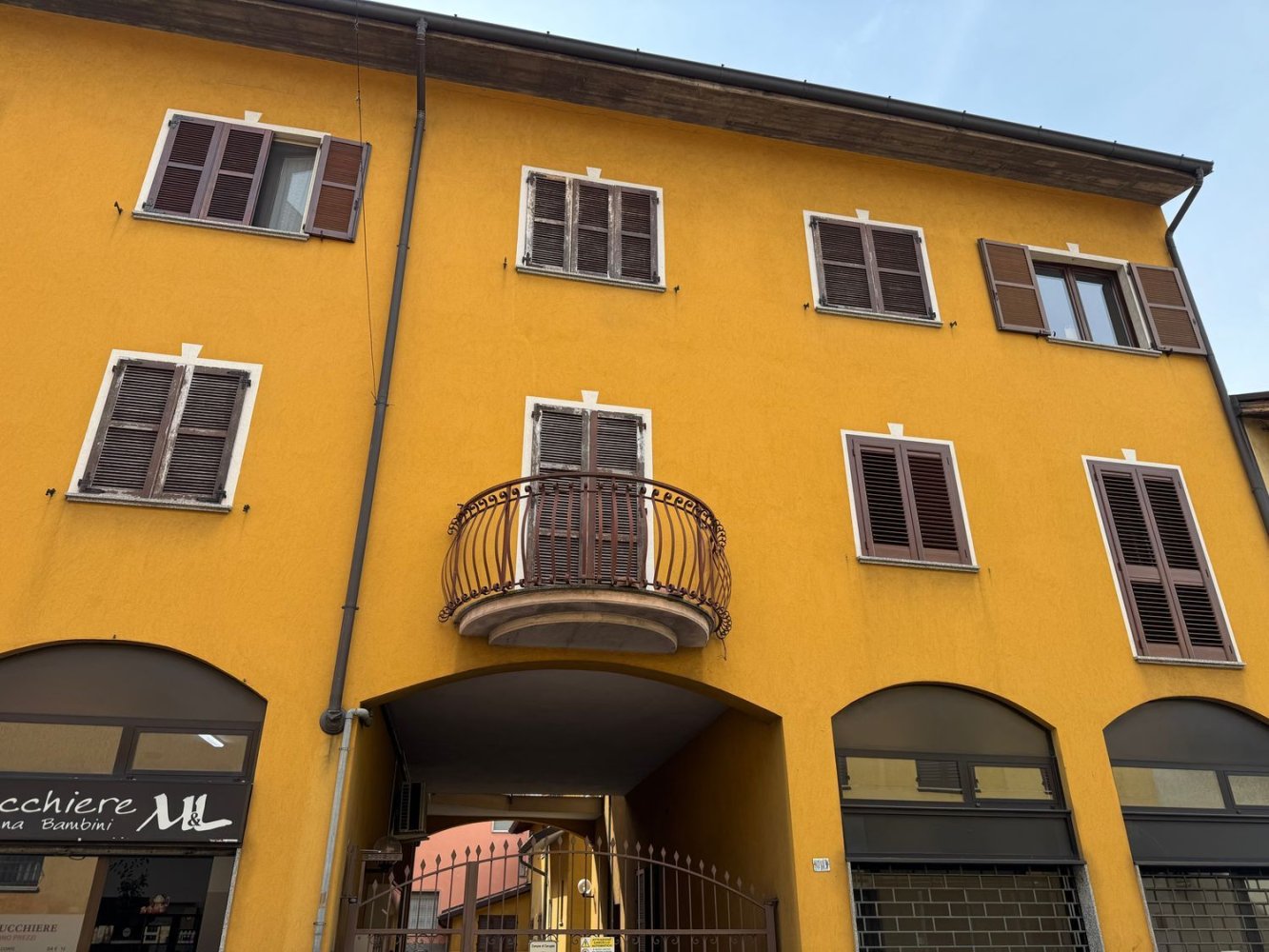 Apartamento de 3 dormitorios en Carugate, Italy No. 390962