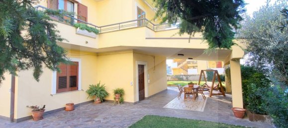 13 rooms Villa in Pescara, Italy No. 34518 3