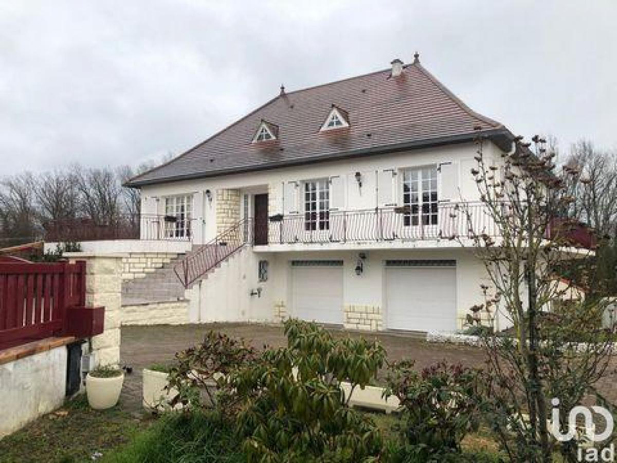 5 bedrooms House in Vichy, France No. 3592