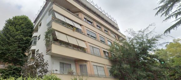 4 rooms Apartment in Rome, Italy No. 185706 2