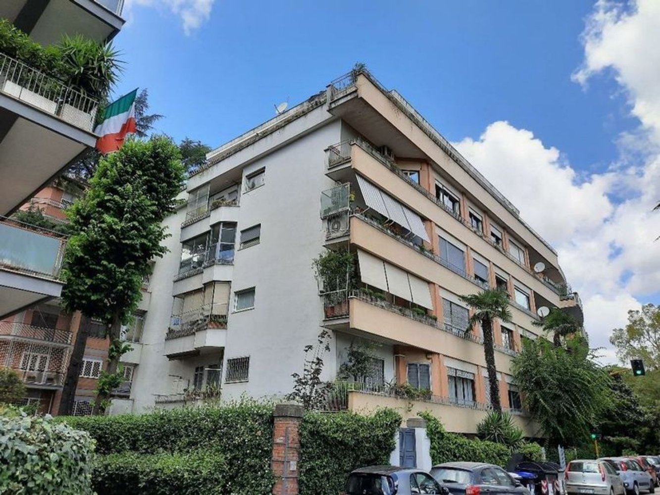 4 rooms Apartment in Rome, Italy No. 185706