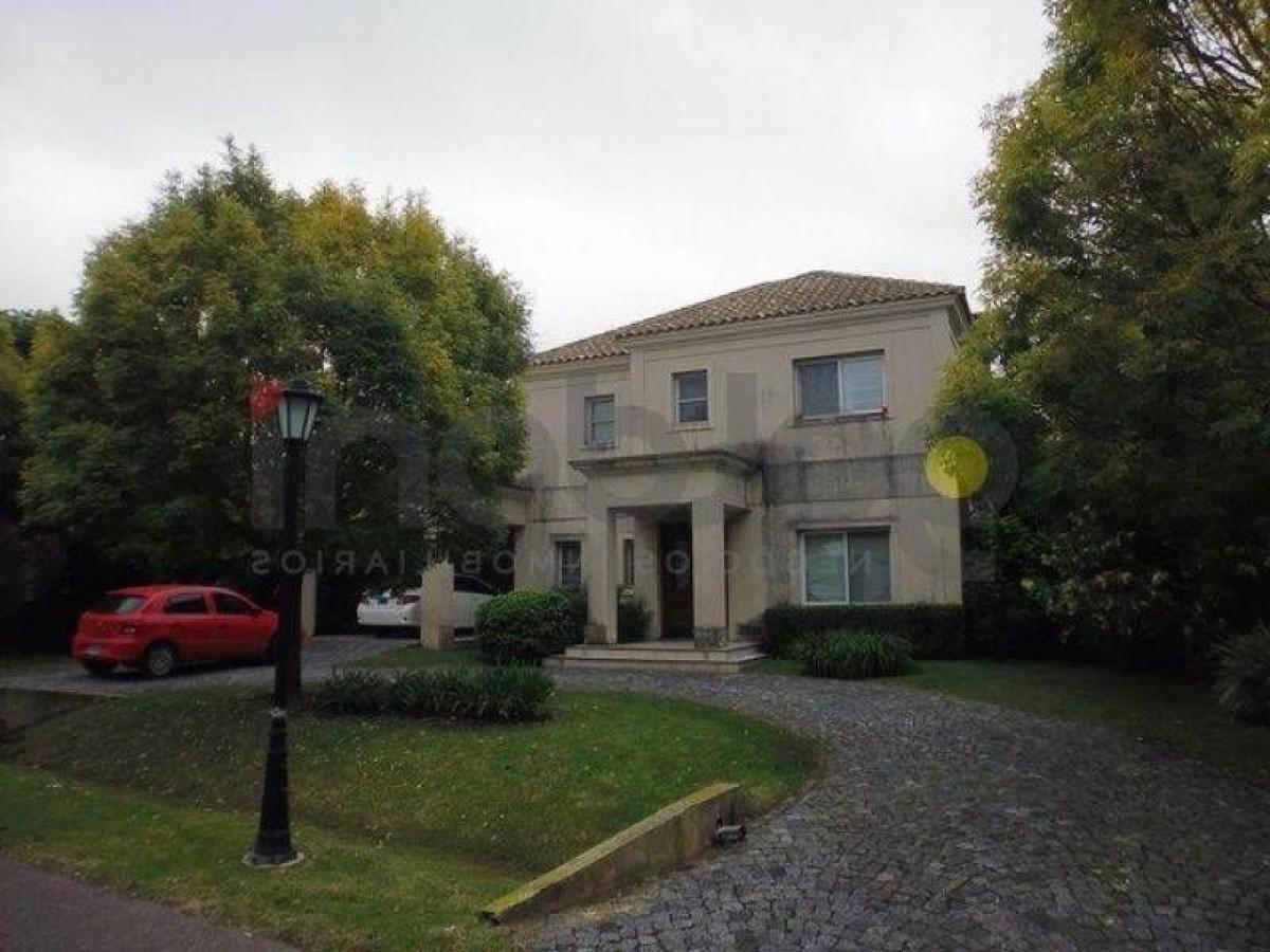 4 bedrooms House in Berazategui, Argentina No. 85374