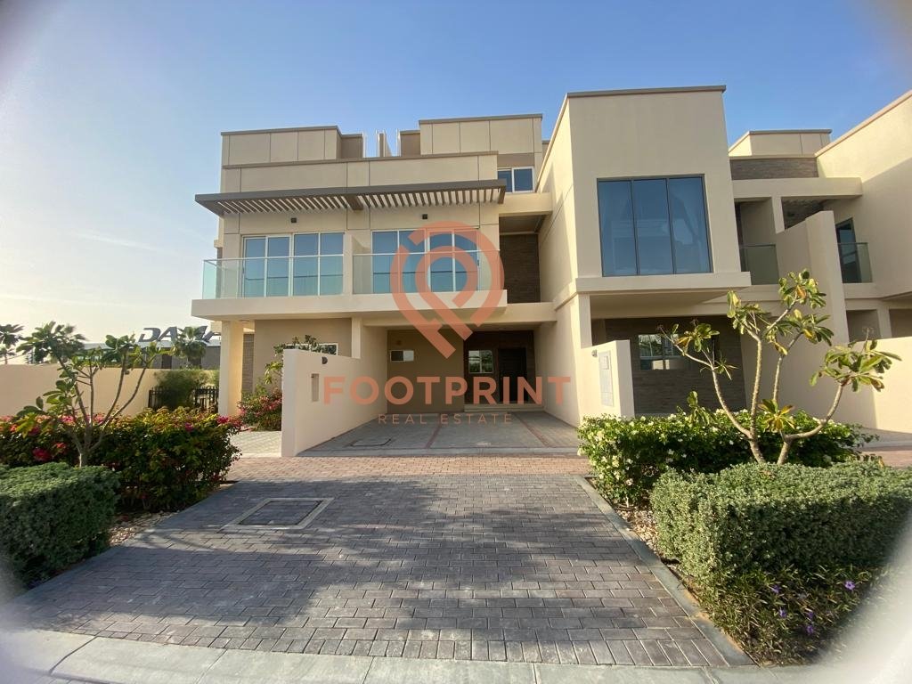 3 bedrooms Townhouse in Dubai, UAE No. 24086