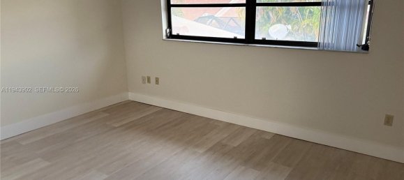 3 dormitorios dúplex en alquiler en Miami, Miami-Dade, Florida, USA № 614937 14