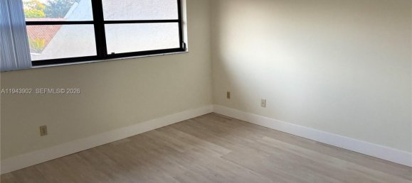 3 dormitorios dúplex en alquiler en Miami, Miami-Dade, Florida, USA № 614937 12