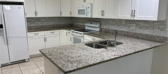 3 dormitorios dúplex en alquiler en Miami, Miami-Dade, Florida, USA № 614937 27