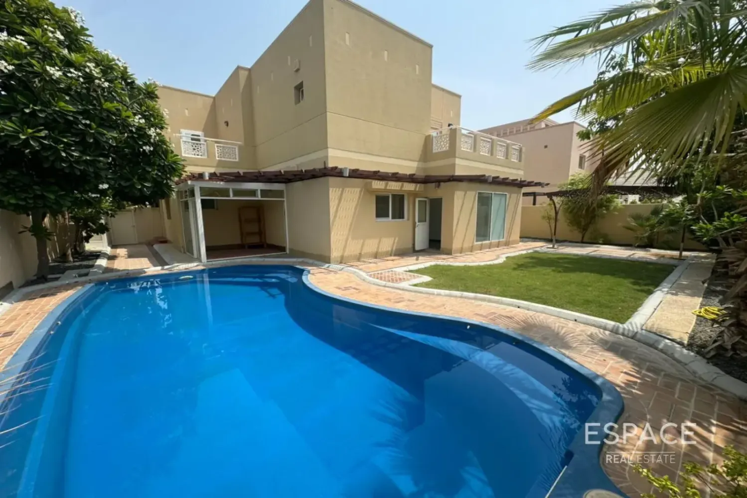 4 dormitorios villa en alquiler en Meadows, Dubai, UAE № 209458