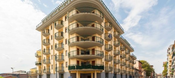 3 rooms Penthouse in Turin, Italy No. 12606 2