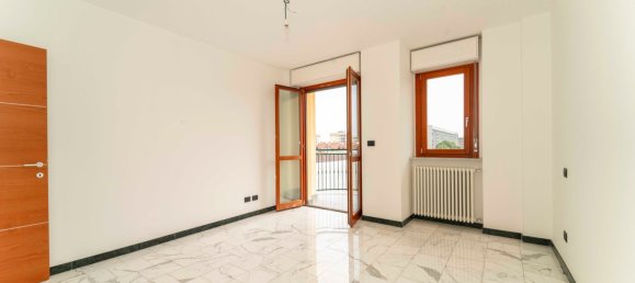 3 rooms Penthouse in Turin, Italy No. 12606 10