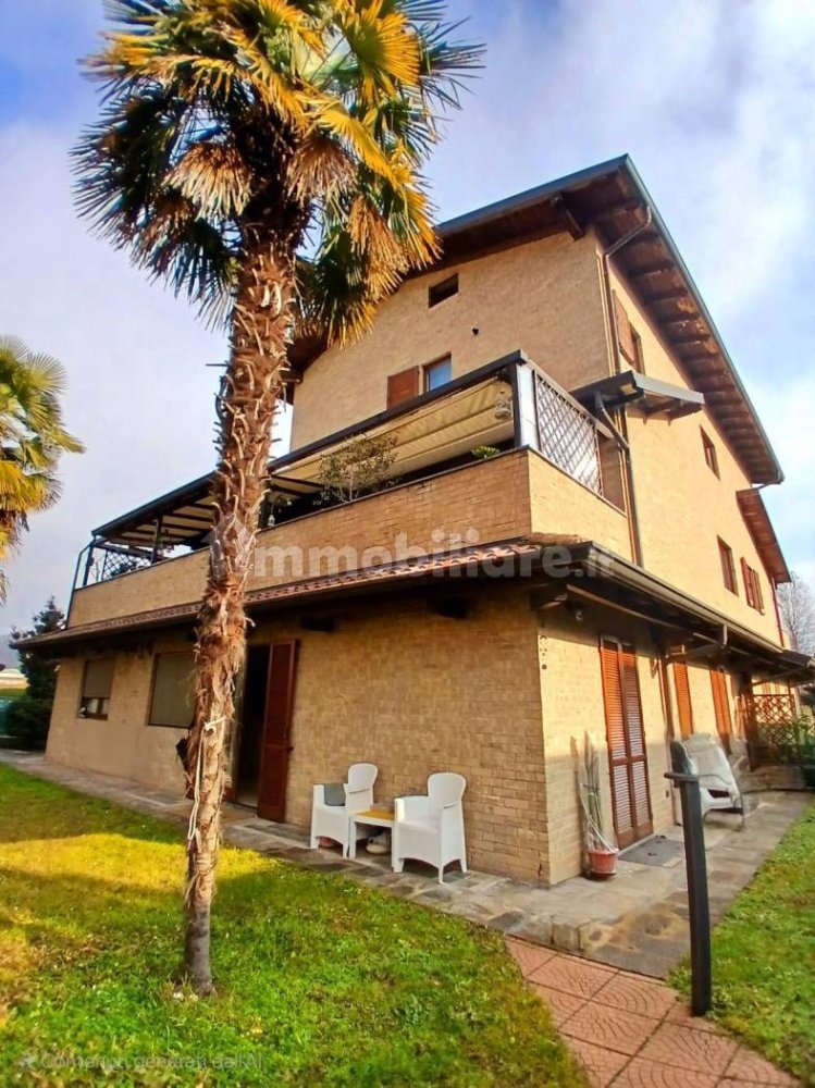 3 bedrooms Apartment in Carimate, Italy No. 335257